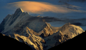 巅峰对决，热血铸就传奇——全力以赴，为胜利而生