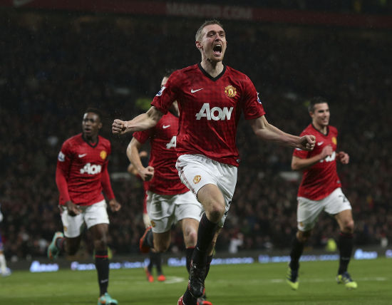 关于里昂客场逆转胜利，英超争冠形势胶着的信息