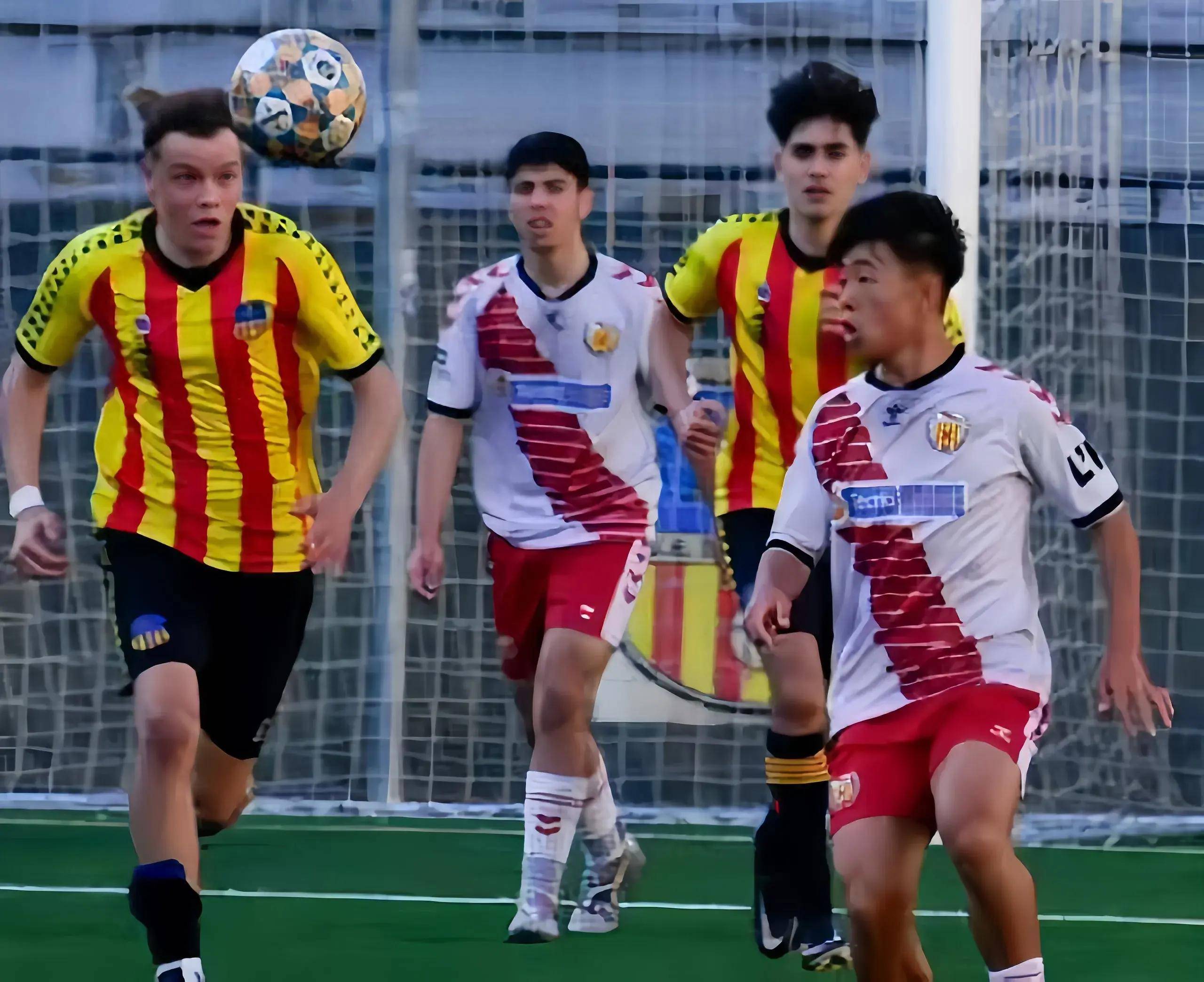 爱游戏-足球联赛竞争激烈,球员实力角逐渐升级(足球联赛竞争激烈,球员实力角逐渐升级的原因)