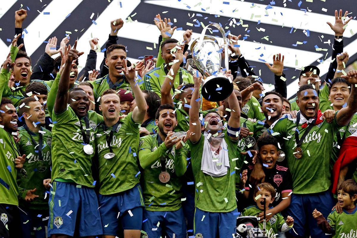 恩菲尔德备战世俱杯半决赛,西雅图海湾者状态成关键 恩菲尔德备战世俱杯半决赛,西雅图海湾者状态成关键