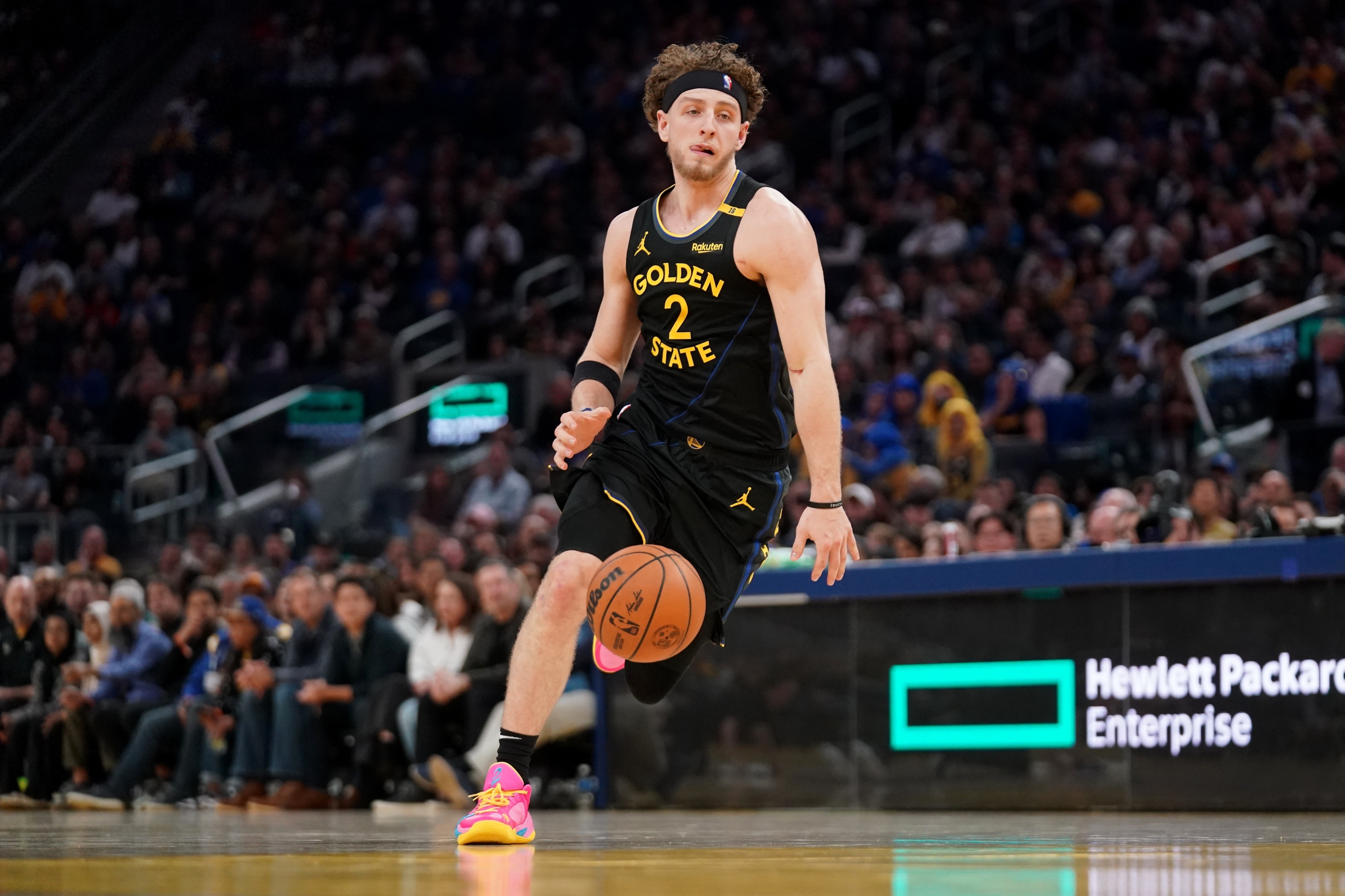 战术运用犀利,球队表现出色 战术运用犀利,球队表现出色