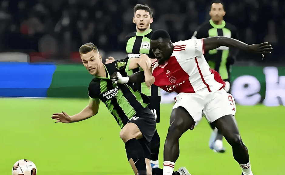 阿贾克斯卫冕成功迎来赛季胜利 阿贾克斯卫冕成功迎来赛季胜利