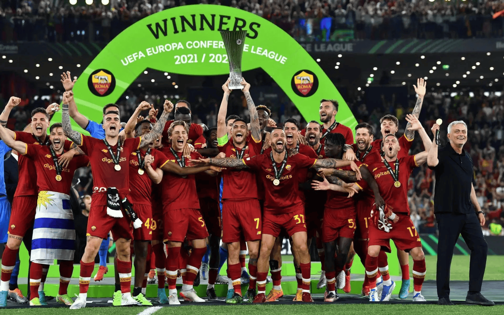 关于意大利豪门佛罗伦萨球员集体庆祝胜利的信息 关于意大利豪门佛罗伦萨球员集体庆祝胜利的信息