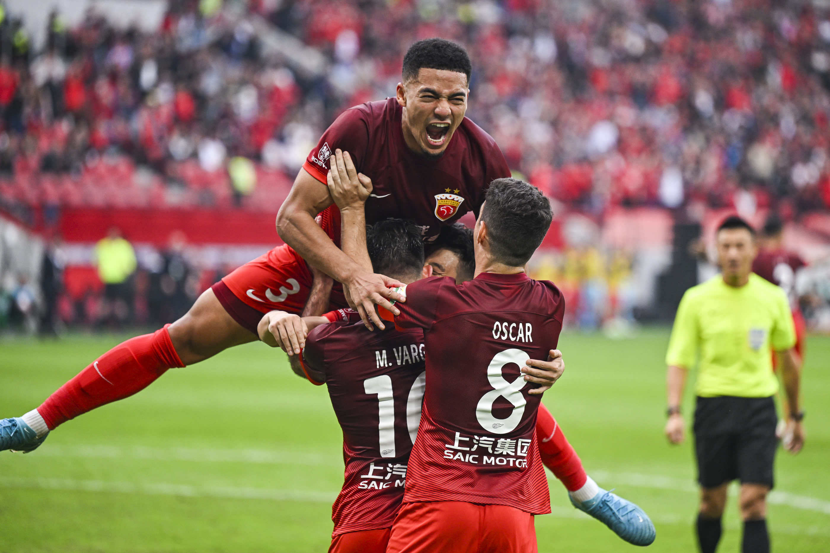 上海上港冲击榜首位置，凭借连胜势头的简单介绍