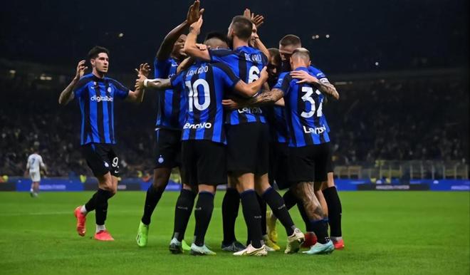 包含罗马客场告捷，紧咬积分榜前四的词条