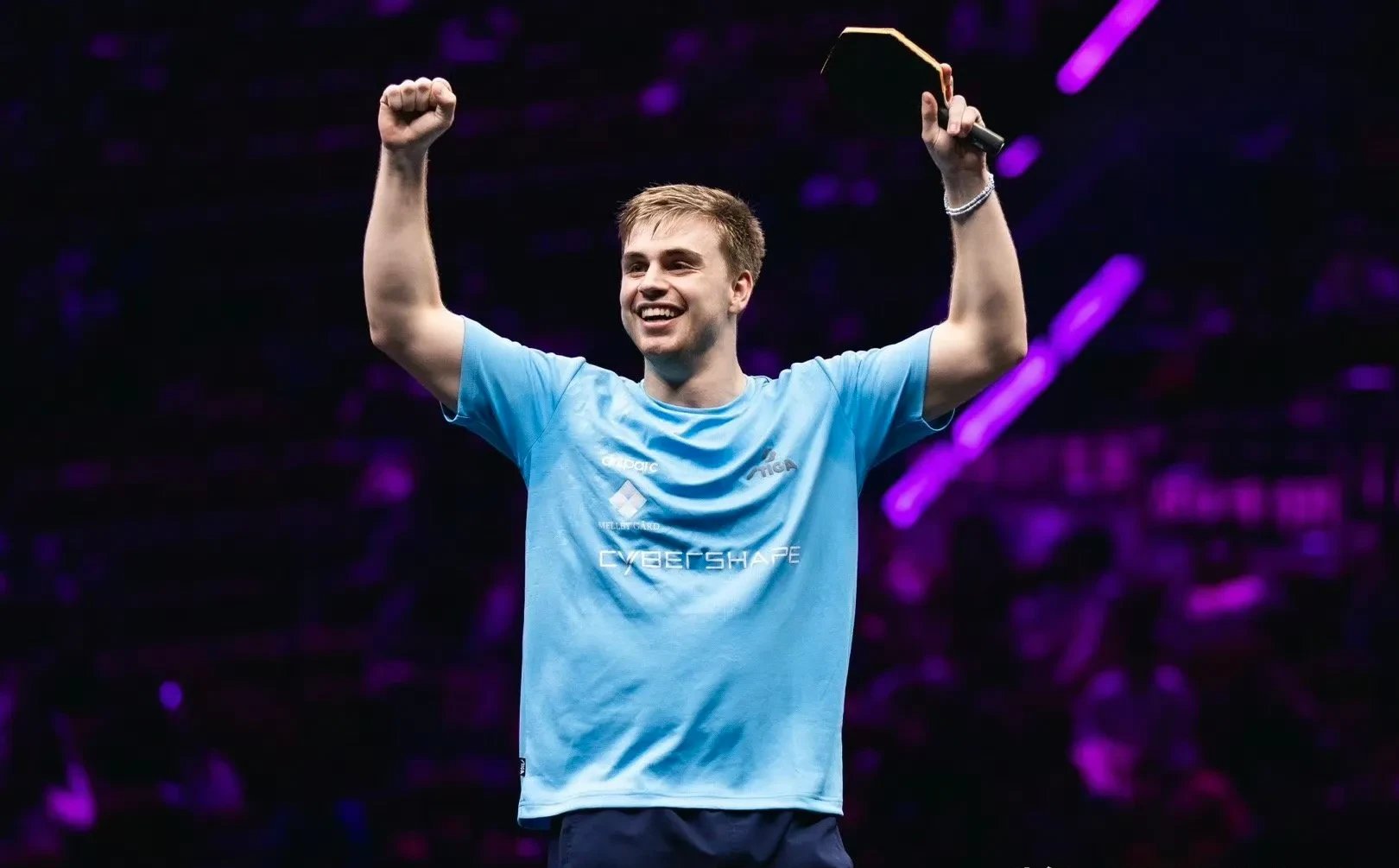 澳门队员在国际赛场上勇敢拼搏，表现出顽强精神的简单介绍