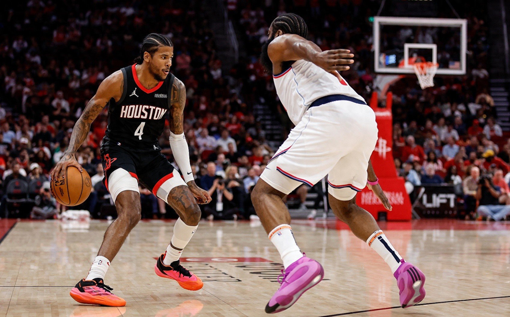 爱游戏在线-快船客场挑战火箭,争取胜利