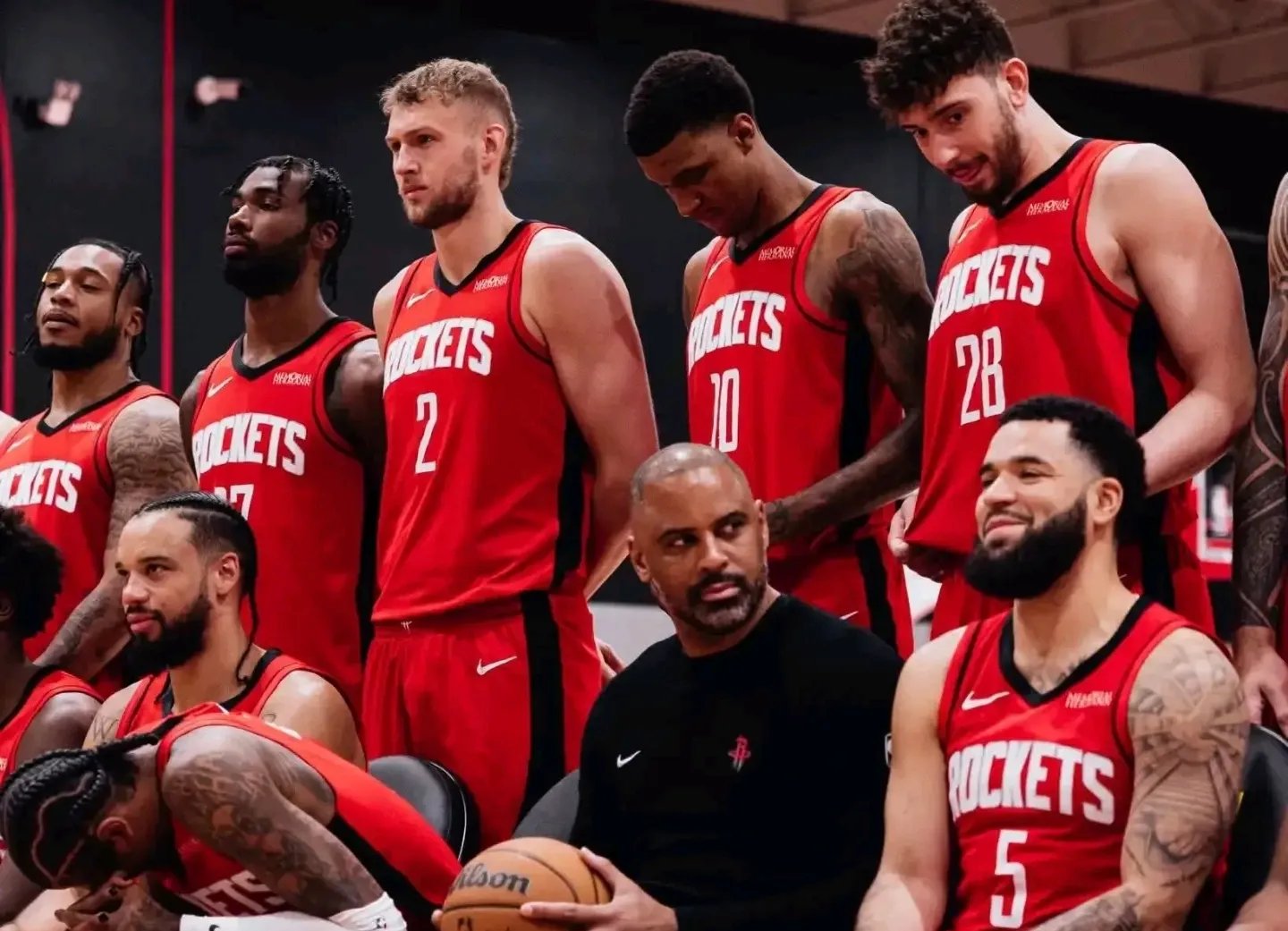 火箭队客场逆转快船，豪取胜利