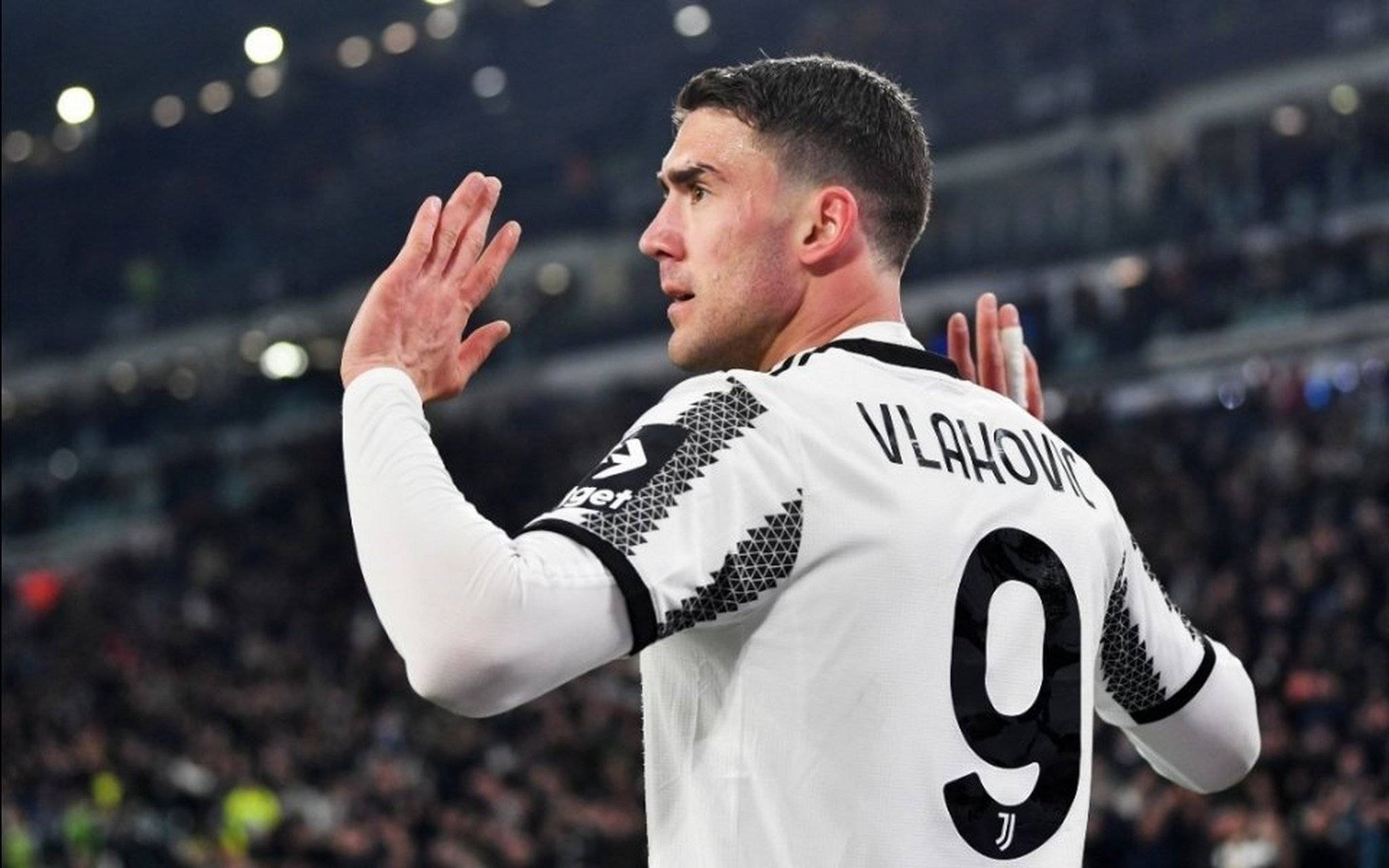 爱游戏官网-尤文图斯战胜AC米兰登顶榜首