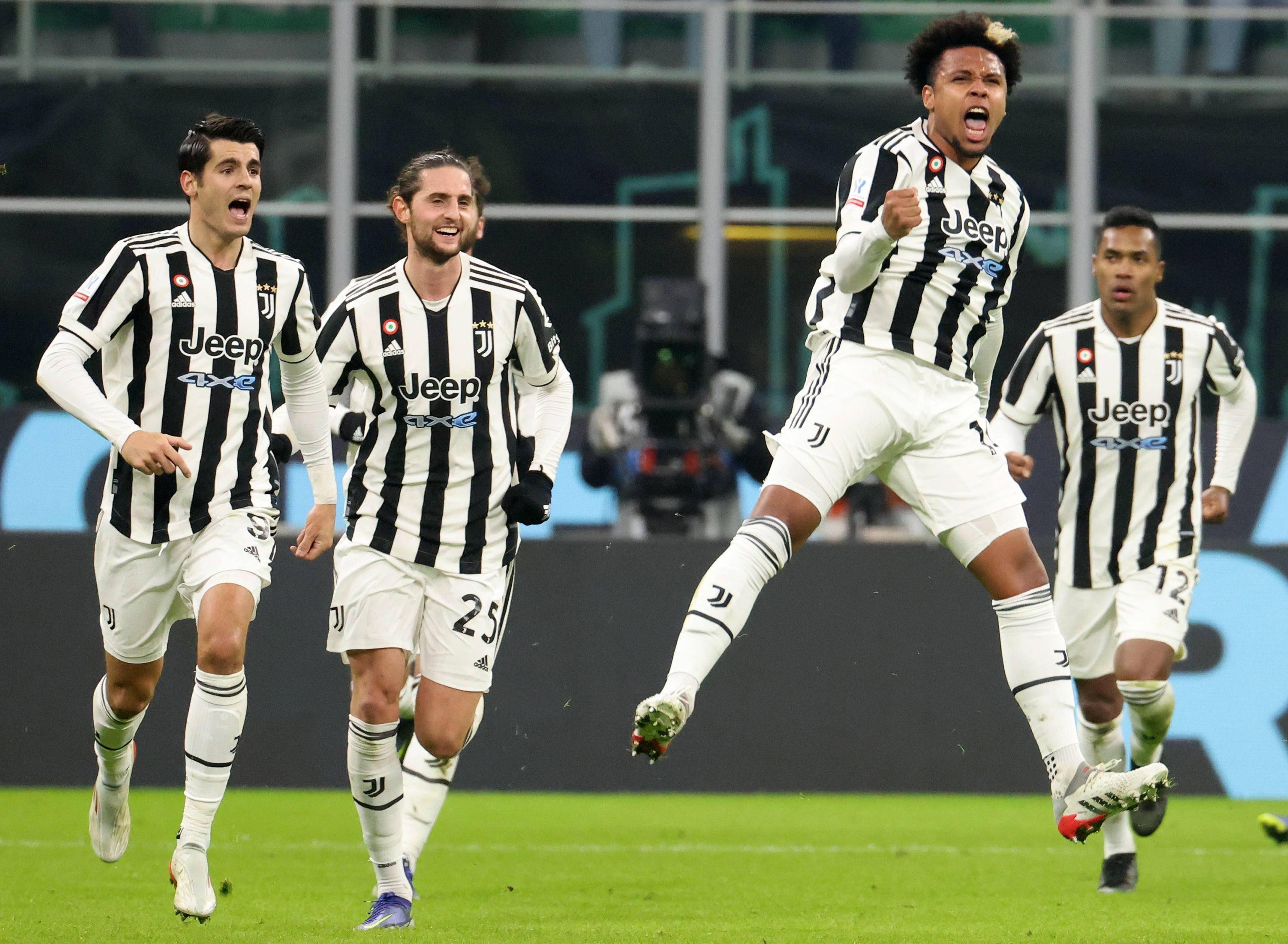 尤文图斯战胜AC米兰登顶榜首 尤文图斯战胜AC米兰登顶榜首