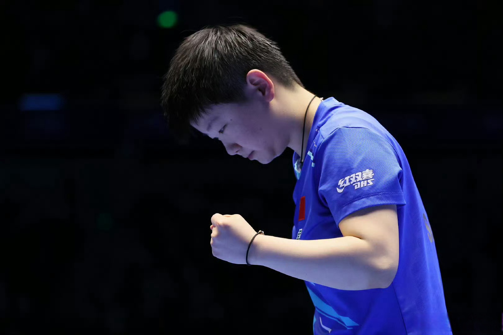 比赛中球员们的拼搏精神感动人心 比赛中球员们的拼搏精神感动人心